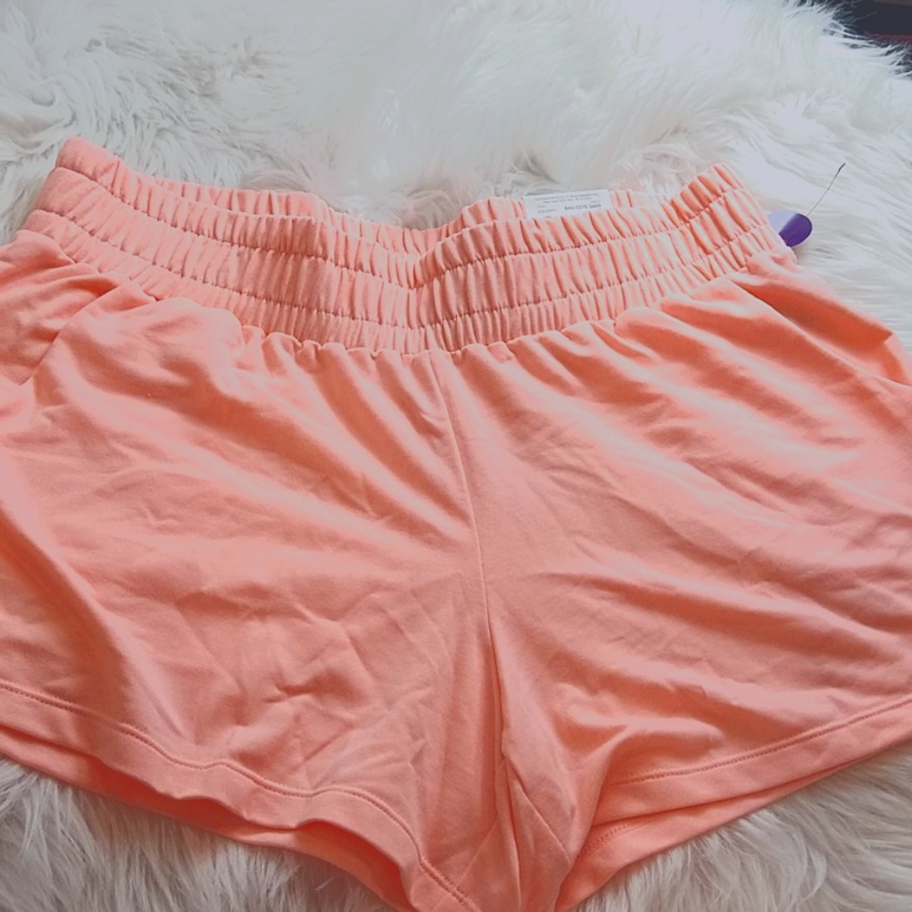 Lounge shorts with pockets